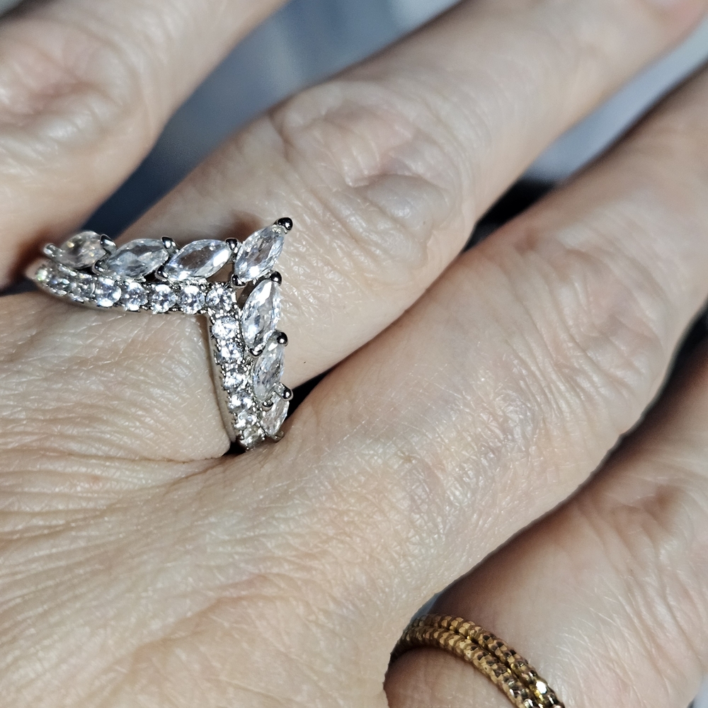 Elegant 925 Silver Leaf Design Ring